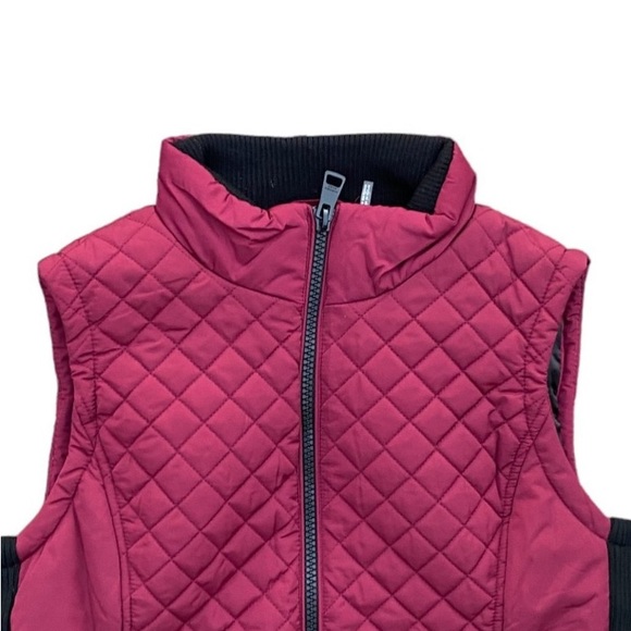 Andrew Marc Women’s Quilted Red Berry Vest size Small NWOT - Picture 4 of 6